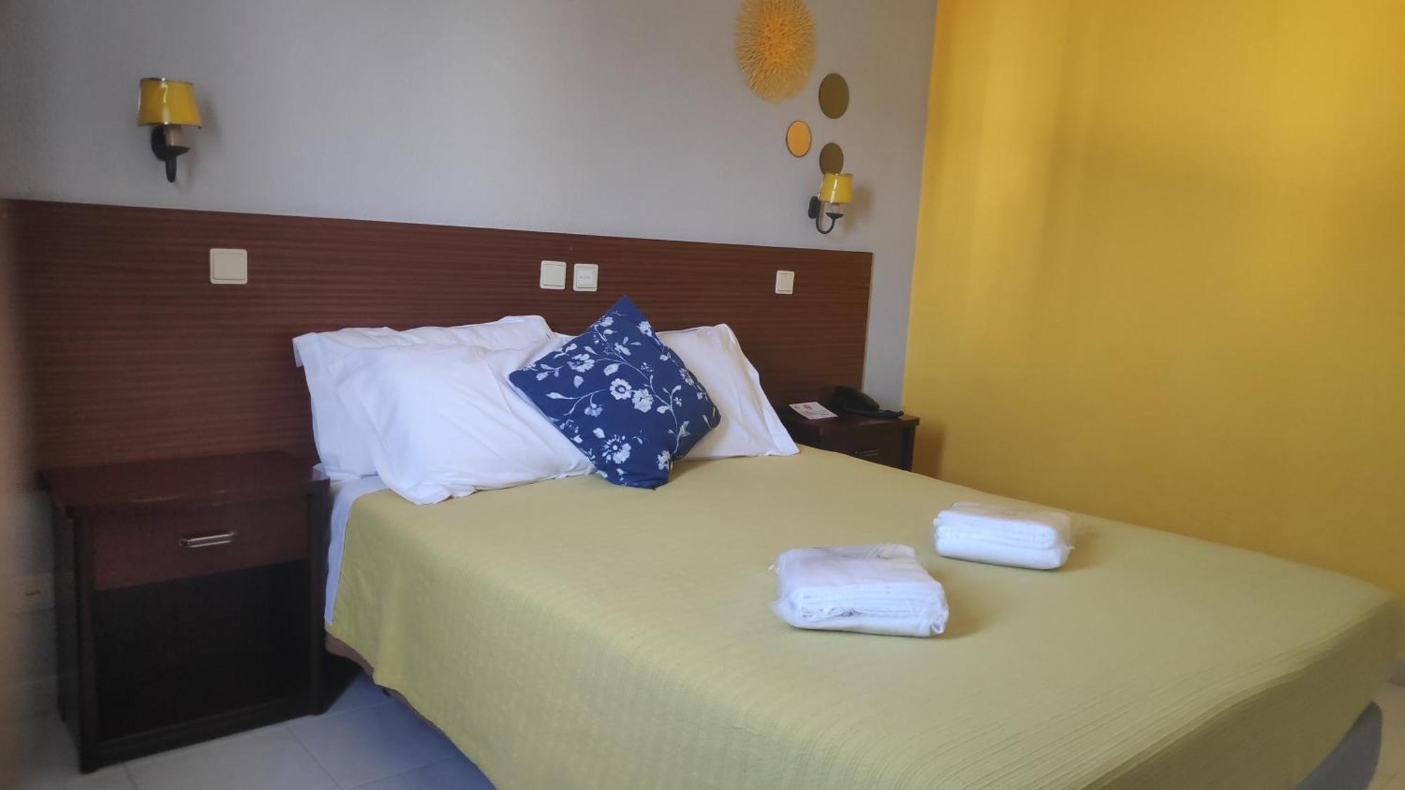 Hotel Alnacir Faro Bagian luar foto